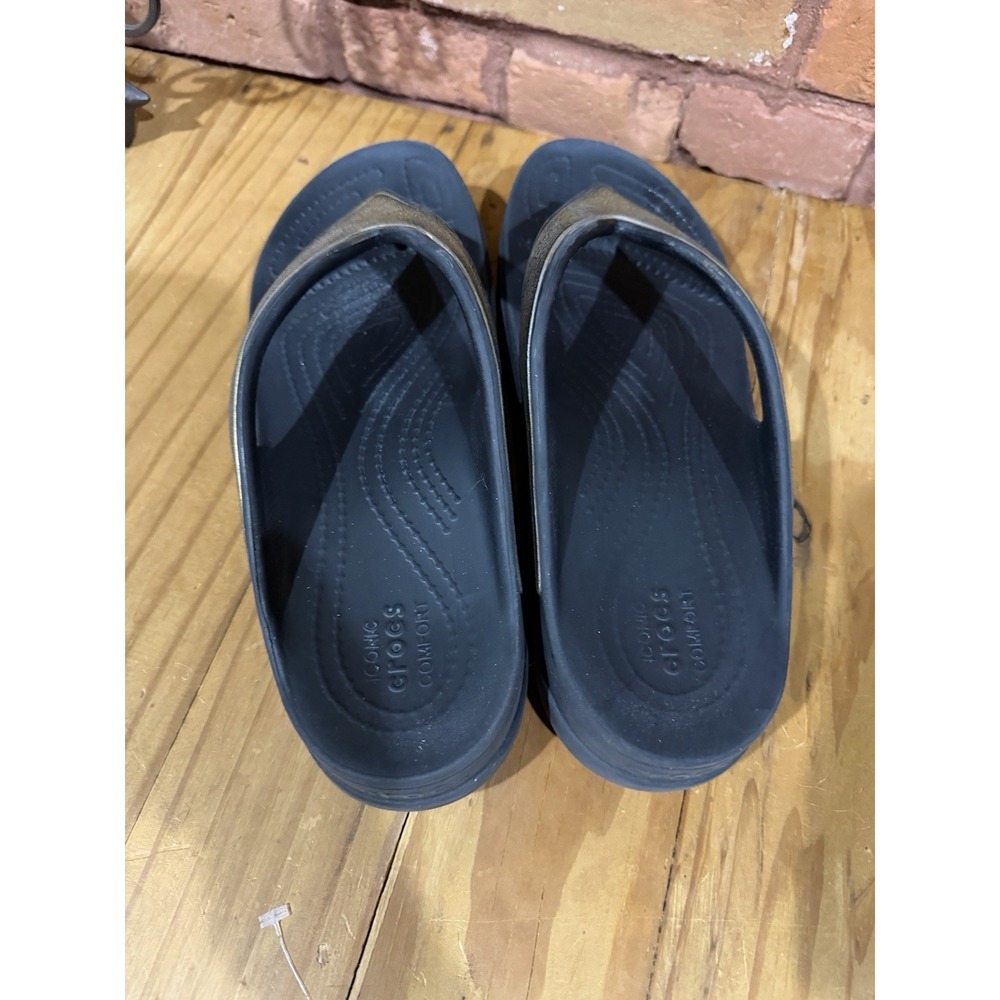 Women's 10 M Crocs Sloane Shine Wedge Sandals Thick Black Gold Flip Flops Thongs - Picture 4 of 6